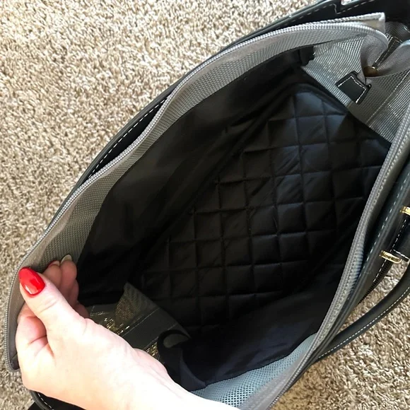 Elegant Black and gold pet carrier - Picture 10 of 11